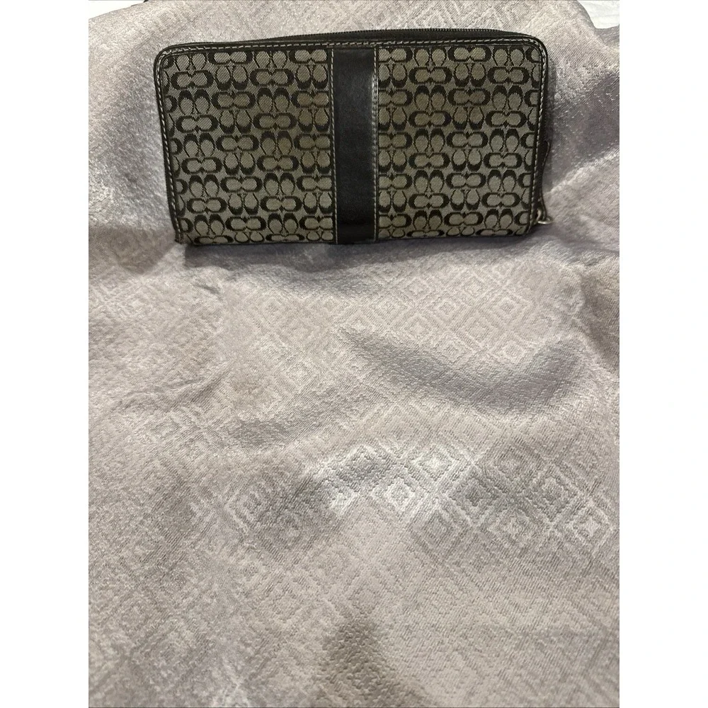 Coach Leather Wallet Black with C Logo Zip Around Multi Pocket In Black - Picture 8 of 11